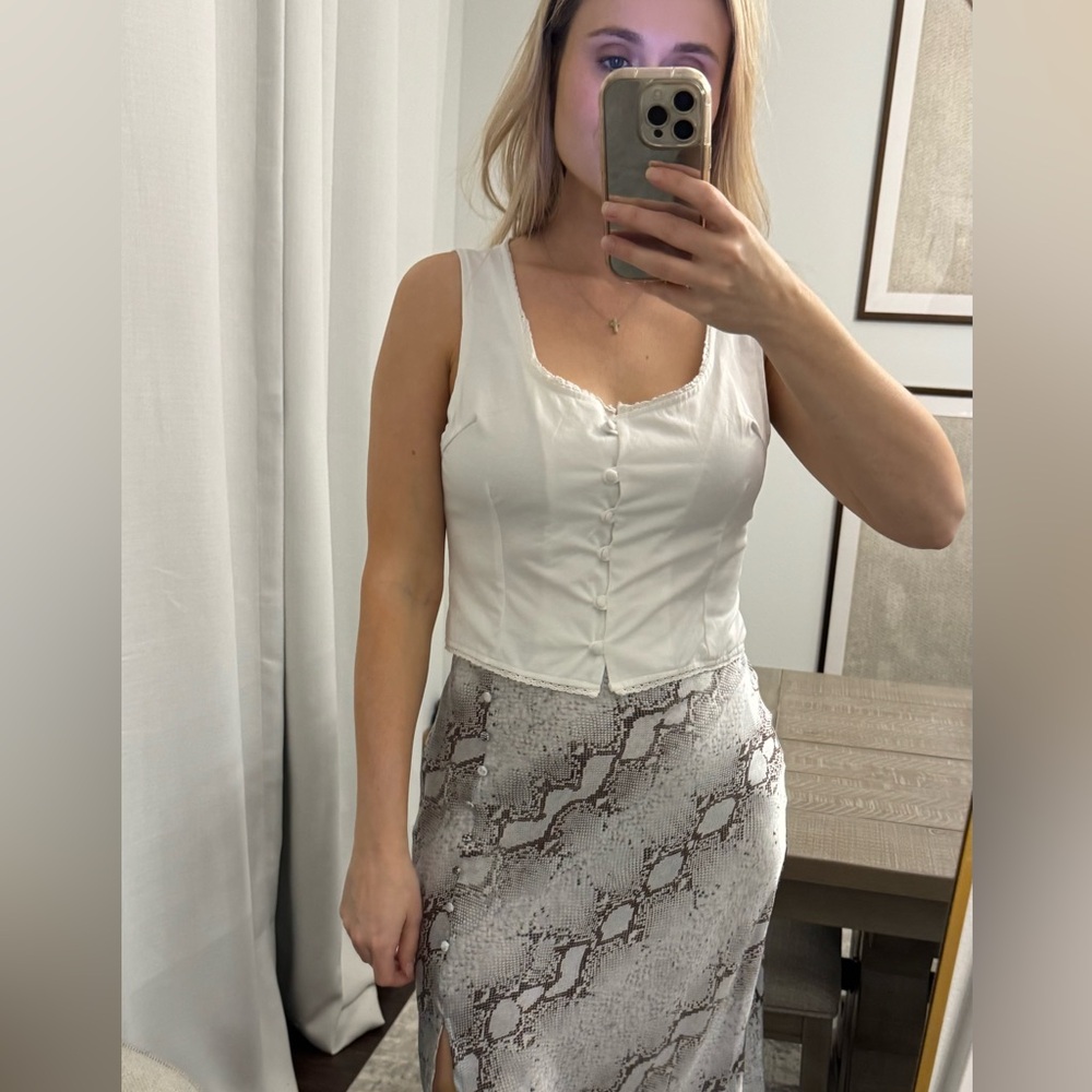 White Button-Up Tank Top - Picture 4 of 16
